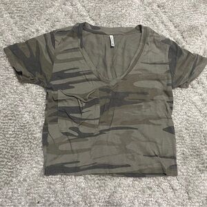 Z Supply Cropped Camo T-Shirt Size XS